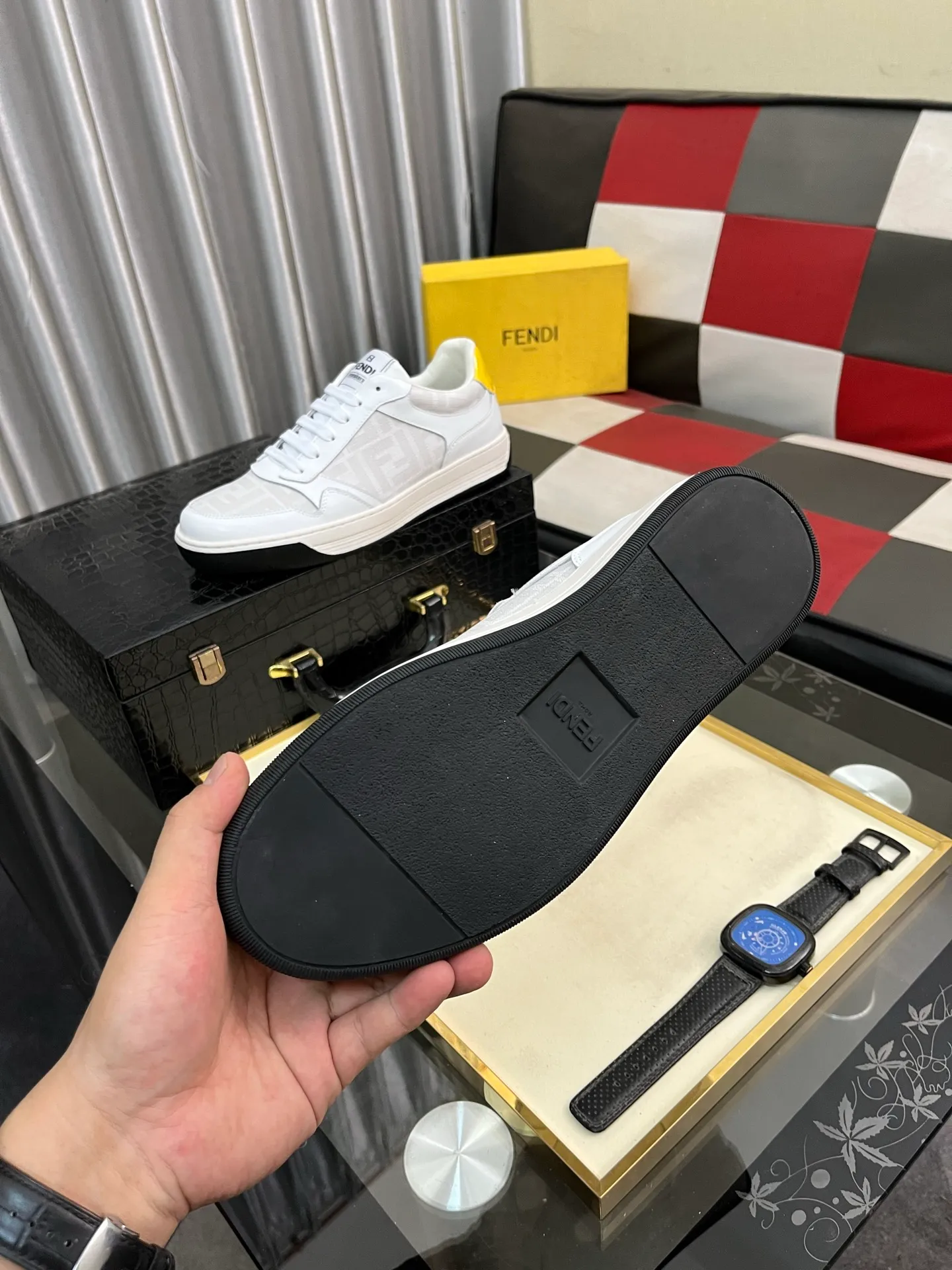 Men's Men's Shoes💰420⌚️⌚️[Fendi] Fendi's latest casual shoes for men! Available at counters simultaneously! A one-to-one replica of the original. Made entirely of imported top-grain calfskin, the interior is made of top-grain water-dyed cowhide, and the original factory-supplied rubber outsole. Leading new fashion concepts. Matching code: 38-443️⃣Colors available